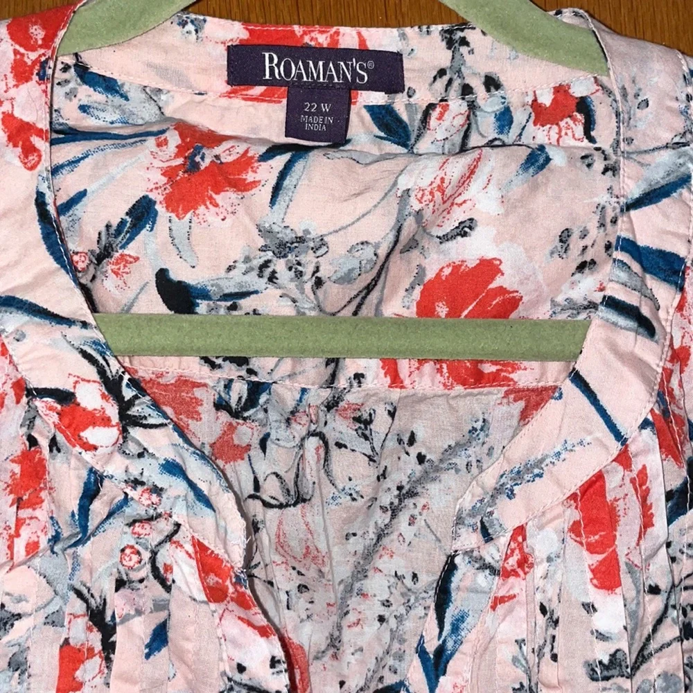 Woman’s Long-sleeved Floral Blouse Size: 1X/22 - Picture 3 of 6